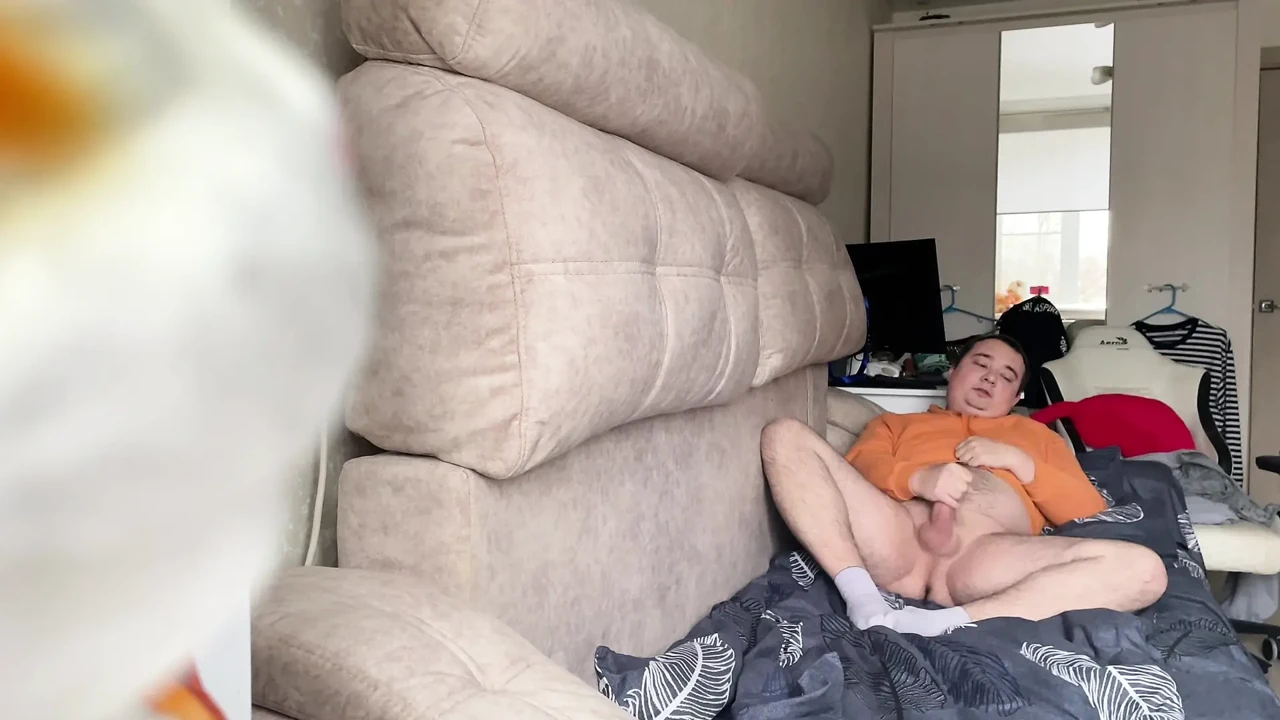 Young guy Limara19981 masturbates and enjoys orgasm