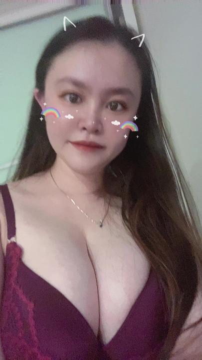 Big sexy 36G with red lingerie