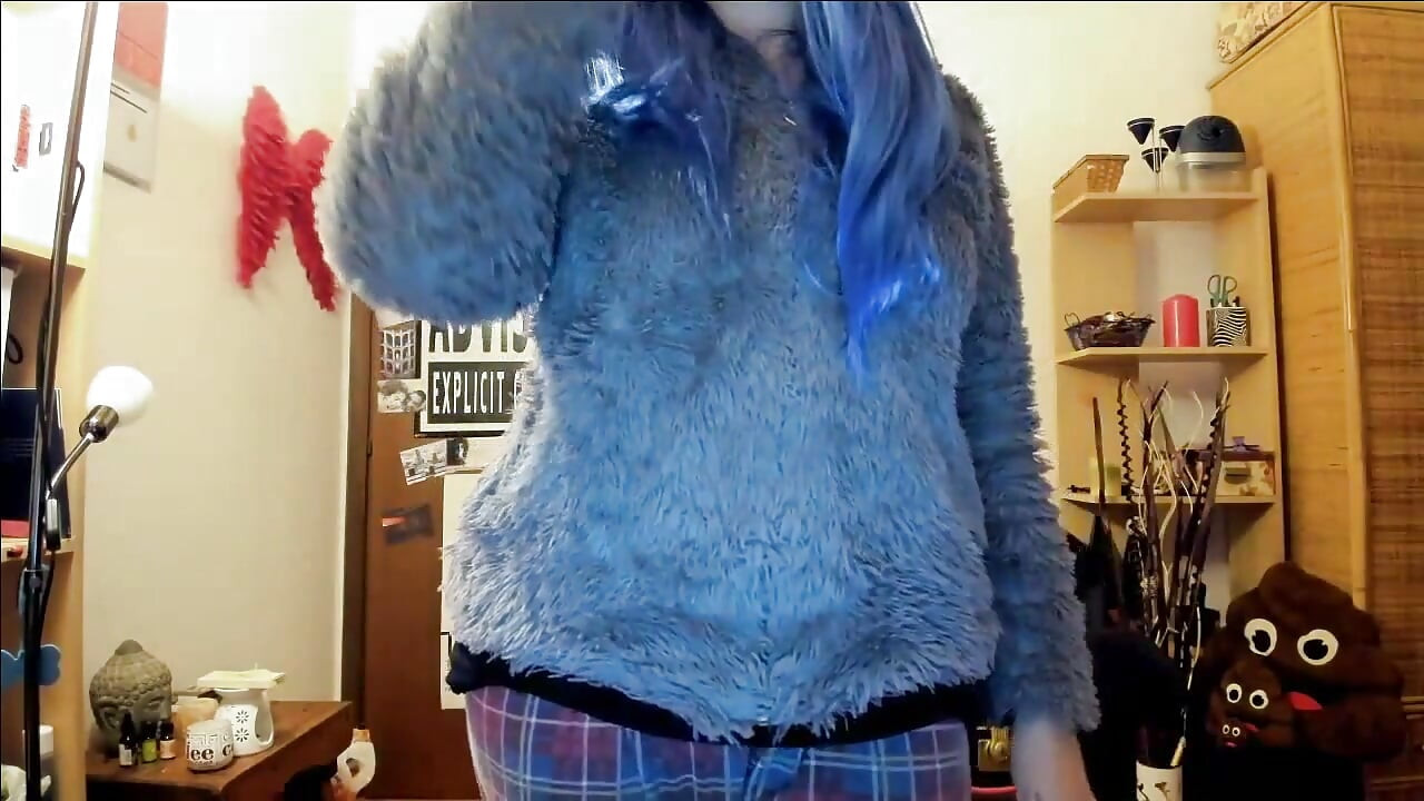 Blue haired girl fart in your face