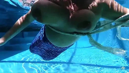 Berenang bareng putri duyung