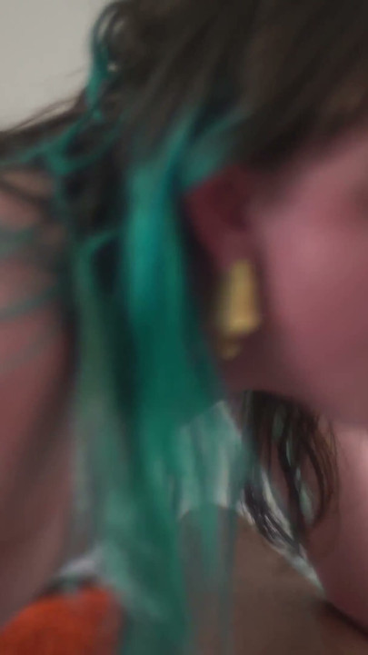 Seksi eş değiştiren ireland rose havuzda alınıyor ve iki siyah yarakla sikiliyor