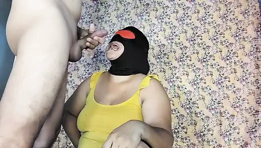 Blowjob yang indah, dia mengisap pelerku