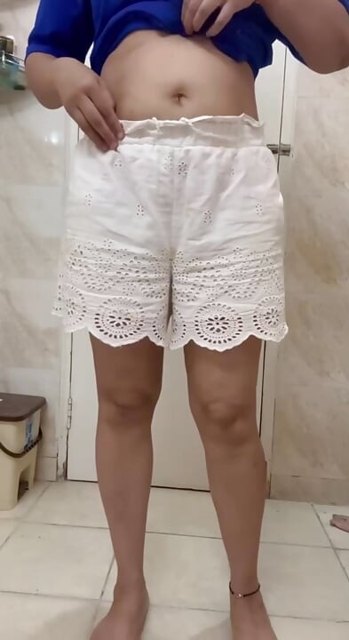 Shaving my wet pussy
