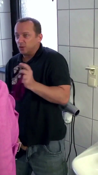 Hilfe, mein Nachbar ist ein Spanner und Hoeschenschnueffler | Clip 1