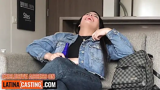 Model semok latina dengan ukuran plus dientot habis-habisan di ruangan casting bohongan