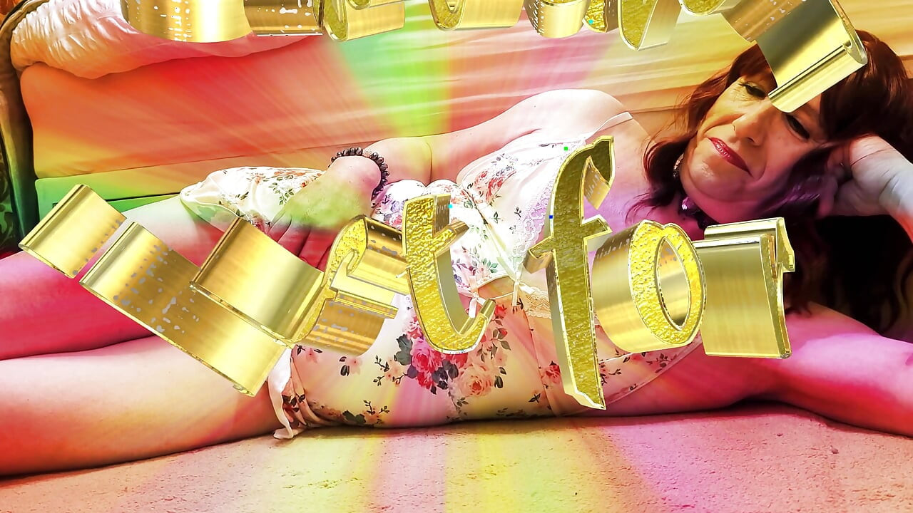 Zarif bayan senin için yarağını mastürbasyon yapıyor