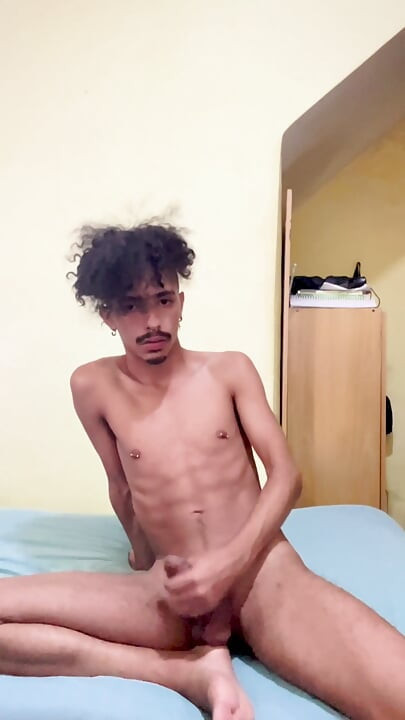 Novinho Ficou Sozinho Em Casa E Brincou Um Pouco