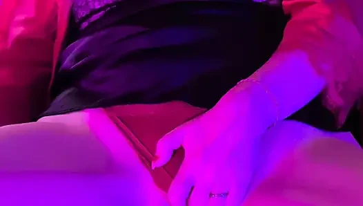 Elara и Pan развлекаются с ее красивыми ступнями!