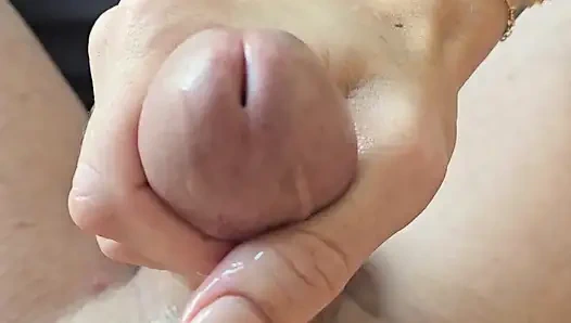 Close up - memerah kontol dan ekstraksi air mani oleh milf berbakat