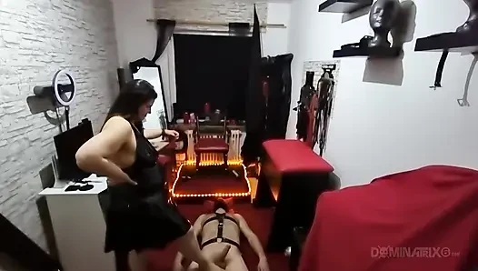 Cewek lesbian ini muncrat di mana-mana sampai muncrat di mana-mana