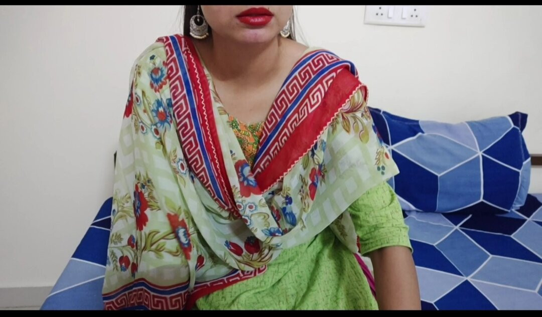 xxx Indian Desi step-mom ne sex ki lat laga di full hindi video xxx big boobs Saarabhabhi6 clear Hindi audio  horny sexy