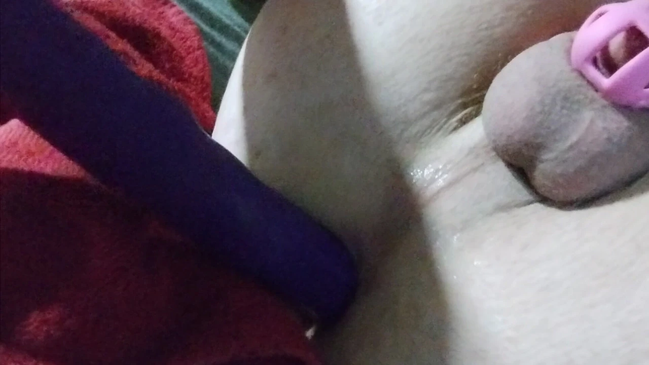 Fucking myself while locked up like a good submissive pt 1