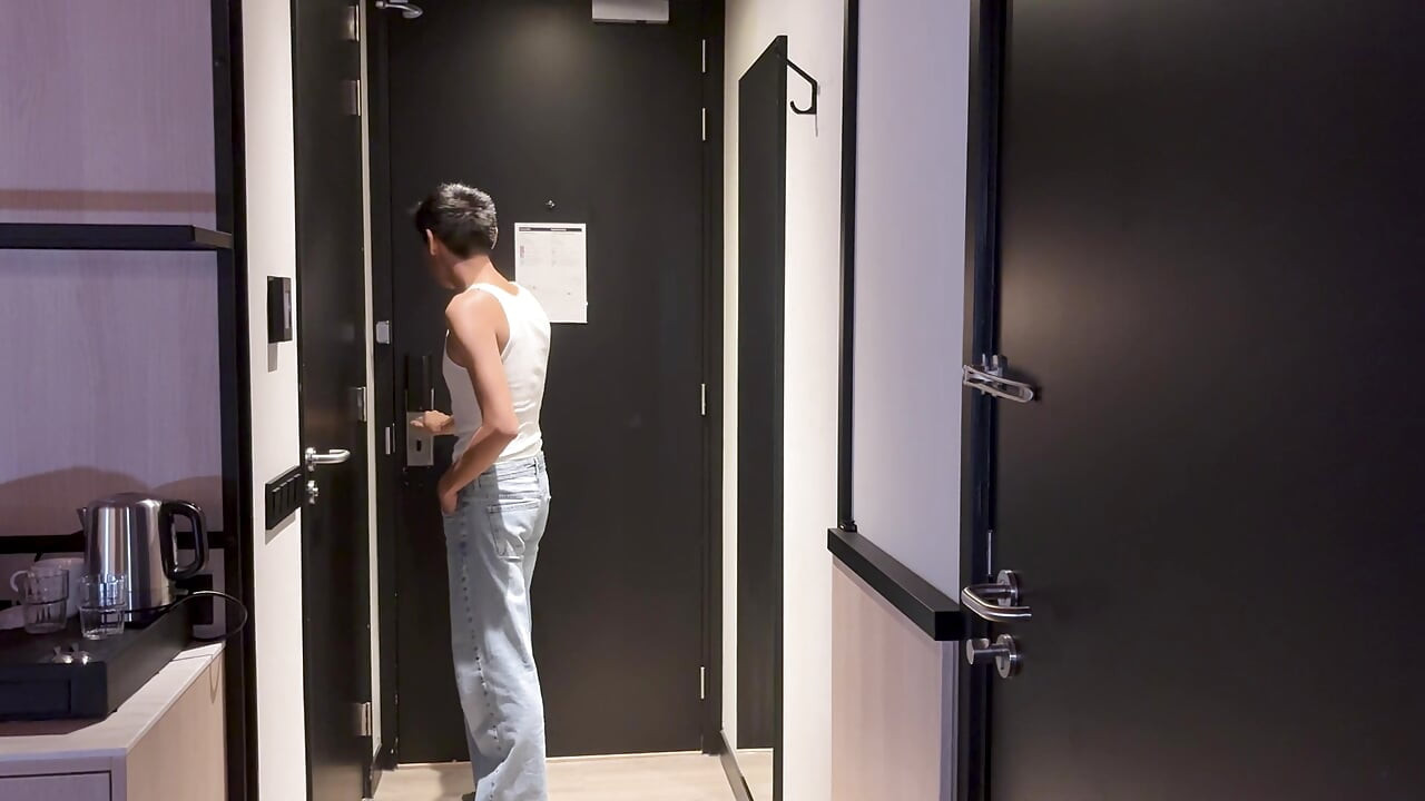 Luis Duarte填满吉尔伯特月亮的屁股