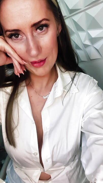 Profesoară britanică curvă te seduce ASMR cu instrucțiuni de masturbare