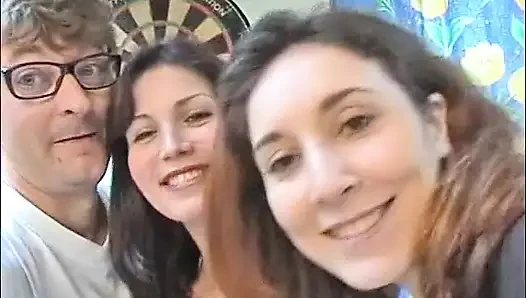 Caroline diwawancara sambil bugil