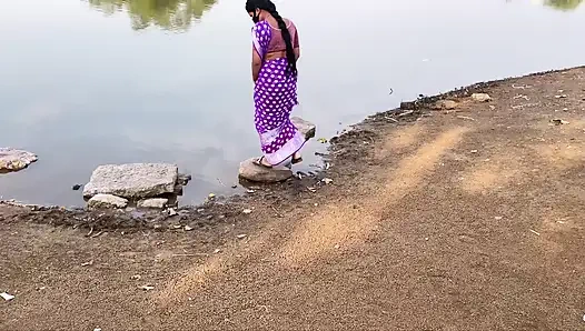 Desi gaon ki güzel yenge açık havada özel seks tam Hintçe ses Hintli ateşli aşk çift ormanda mms video