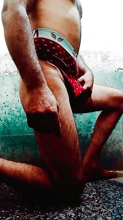 No girl wanted to him, so he shook it with his hands and removed the water