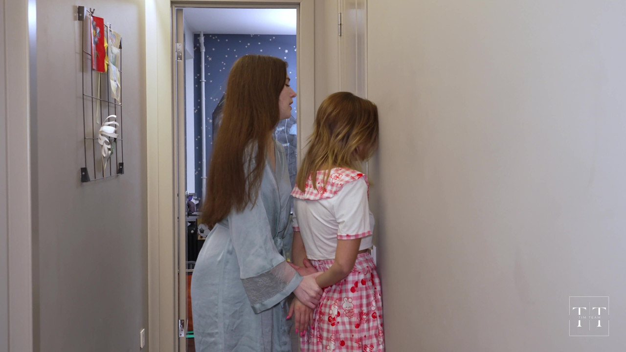 あなたはとても悪い女の子でした、ベラ!継父ティムはあなたを罰します