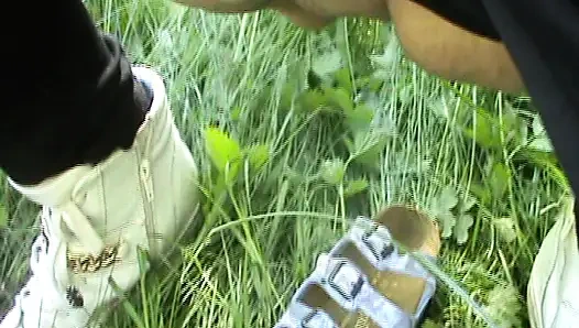 Perhatian Luar Ruangan Saya Kencing Bahkan di Sepatu