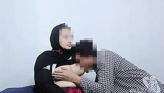 Uluslararası okuldan tesettürlü kız öğretmeninden amcık tedavisi alıyor - minokiiko