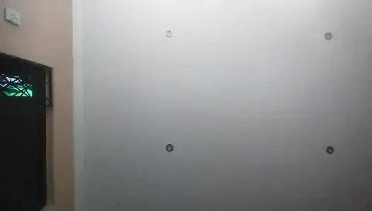 Sevimli ateşli kız 18+ tüm finansal varlıklarınız karşılığında zevkiniz için güzel temiz ayaklarını sunar.