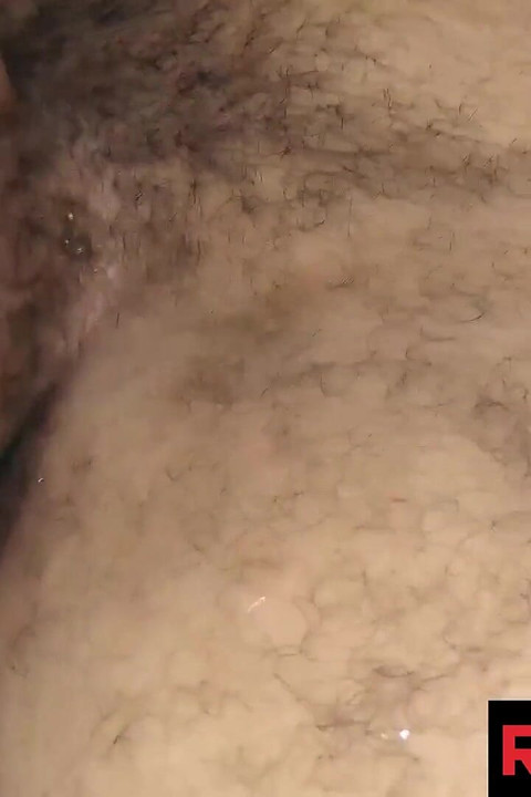 Rawhole - peluda latina Leon masturba seu enorme pau solo