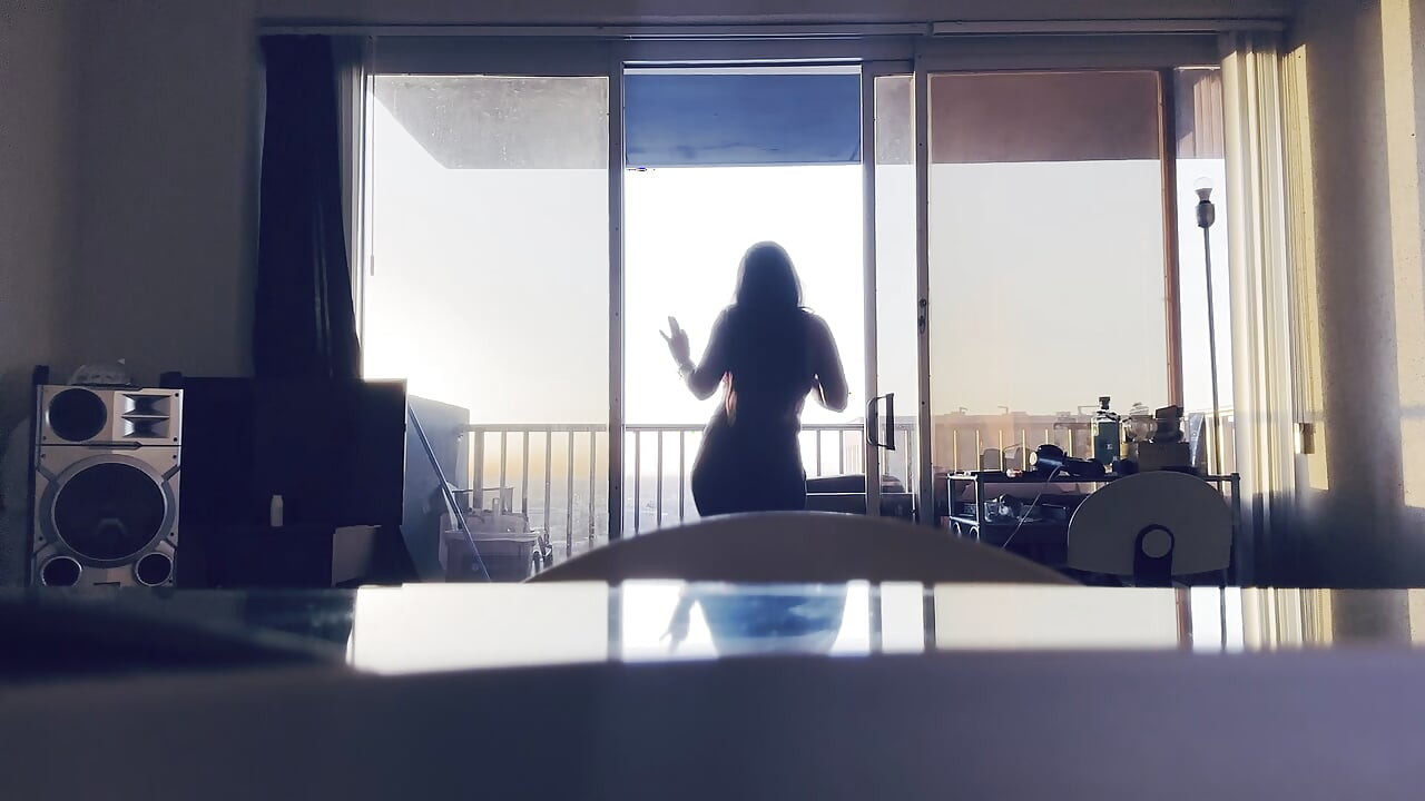 En mexicansk Barbiie synger en kærlighedssang