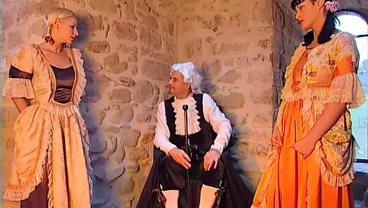 Шлюхи едят большой пенис