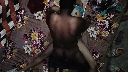 Bhai chala gaya bidesh debor ne bhabi ko chuda