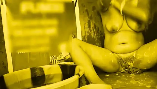 Adik hot dientot habis-habisan sama pacarnya saat mandi di luar ruangan