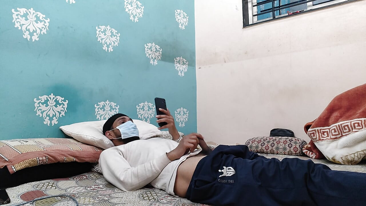 Намазане на задника с масло и чукане в кучешка поза