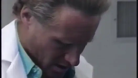 Memek seksi berambut merah menjilati memek ngentot muncrat di pantat