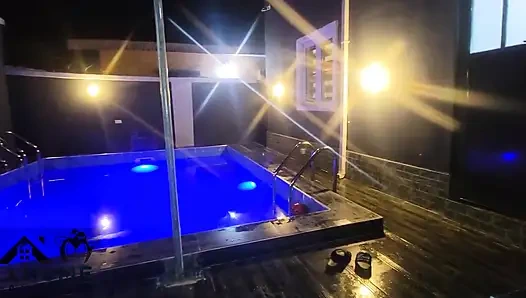 Karashika si cewek hot karashika dientot habis-habisan sama kontol besar di kolam renang