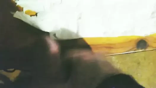 Eu a gemer muito e bater punheta