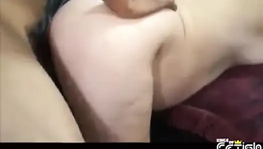 Wanita hamil pemalu nyepong kontol besar dan dientot di sofa pov