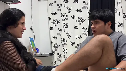 Teman sekelasku ngentot sama aku dan orang tuaku mendengarkan dari luar!