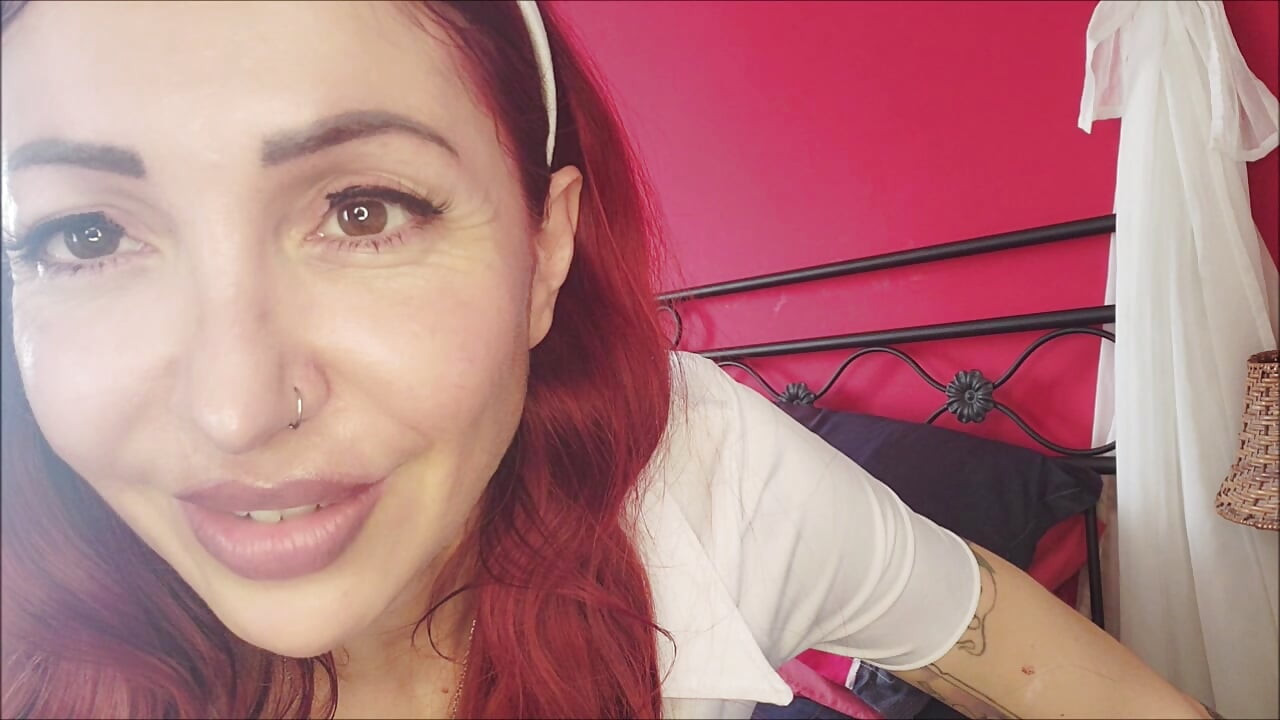 This nurse tells things that shouldn't be said: dirty confessions