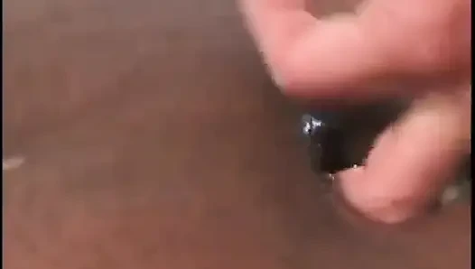 Wanita kulit hitam besar mengambil tiga kontol pada saat yang sama