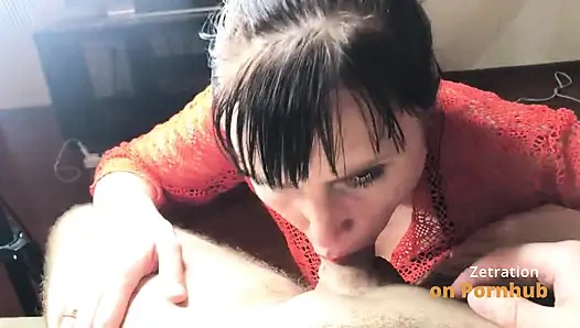 Aku telat pulang kerja, tapi dia ngentot kontolnya habis-habisan sampai dia crot!