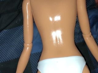 Éjaculation sur Barbie 10