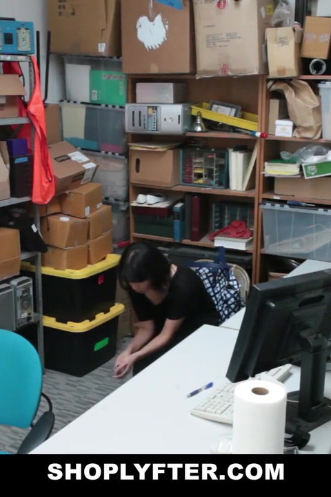 Shy Teen Penelope Reed Pounding the Security to Avoid Fine