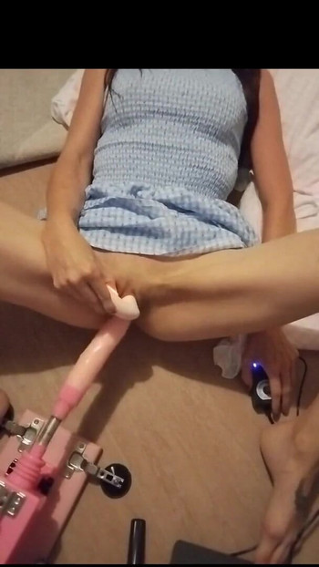 Snažan trenutak iz "Gledaj kako me žestoko tuca jebena mašina dok ne špricam"