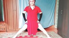 +18 la robe de maman travesti non censurée danse nue strip-tease sexy, rousse rousse, modèle maison de star du porno amateur