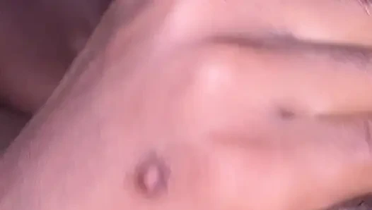 Возбужденная африканская юная горничная пробралась в мою комнату посреди ночи, будит меня тап, сосет мой утренний стояк, очень горячий минет