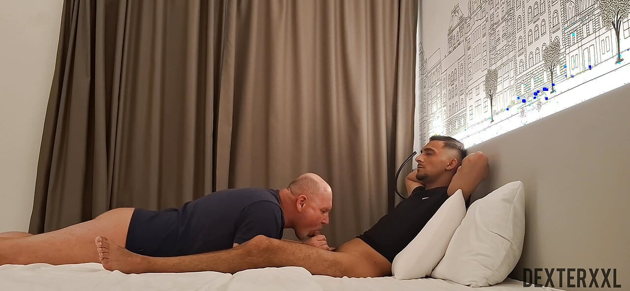 大卫性感的苗条猛男朋友裸露地操我