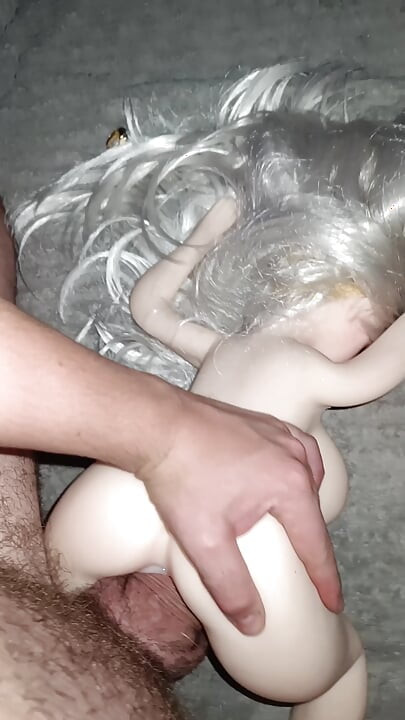 딥 후배위와 드리피 질싸를 즐기는 Little Dollie