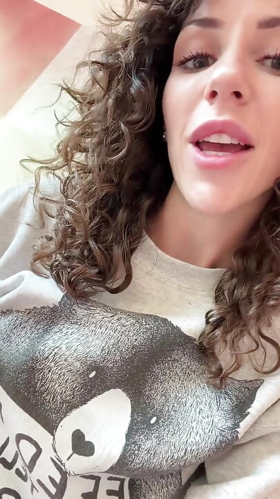 Lésbica facetime para namorada viajando