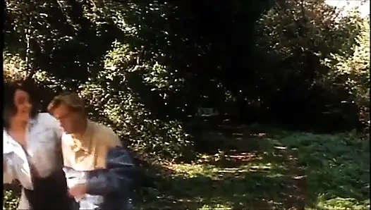 Секс-вечеринка в саду