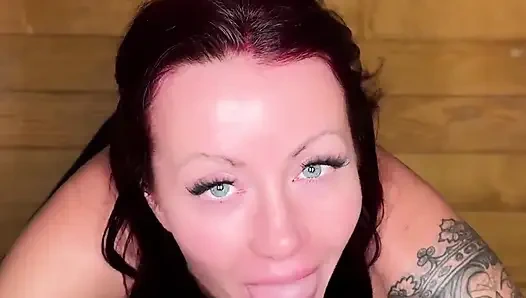 Zoe Grey ıslak sakso çekmeyi ve ağzına boşaltmayı seviyor