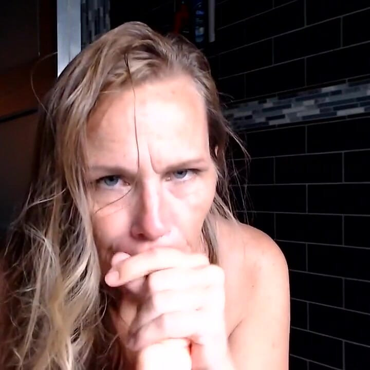 I like to suck you off dirty boy! Seriously one of my favorite fetishes! Happy Cinco De Mayo!